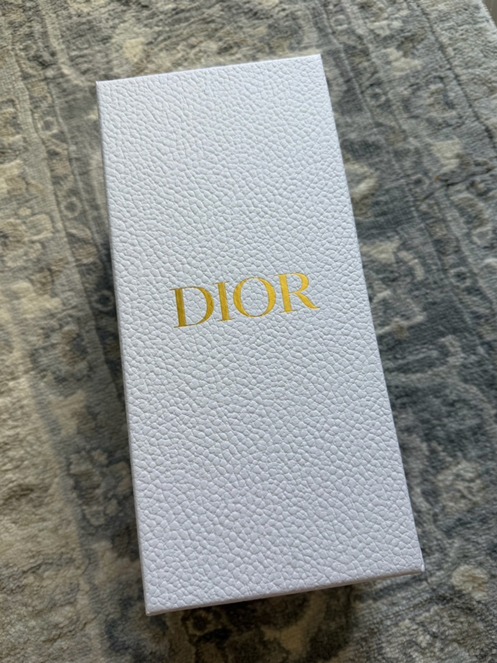 Exclusive Dior Water Bottle - Picture 10 of 10